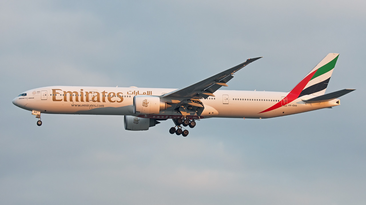 A6-ENS Emirates Boeing 777-300(ER)