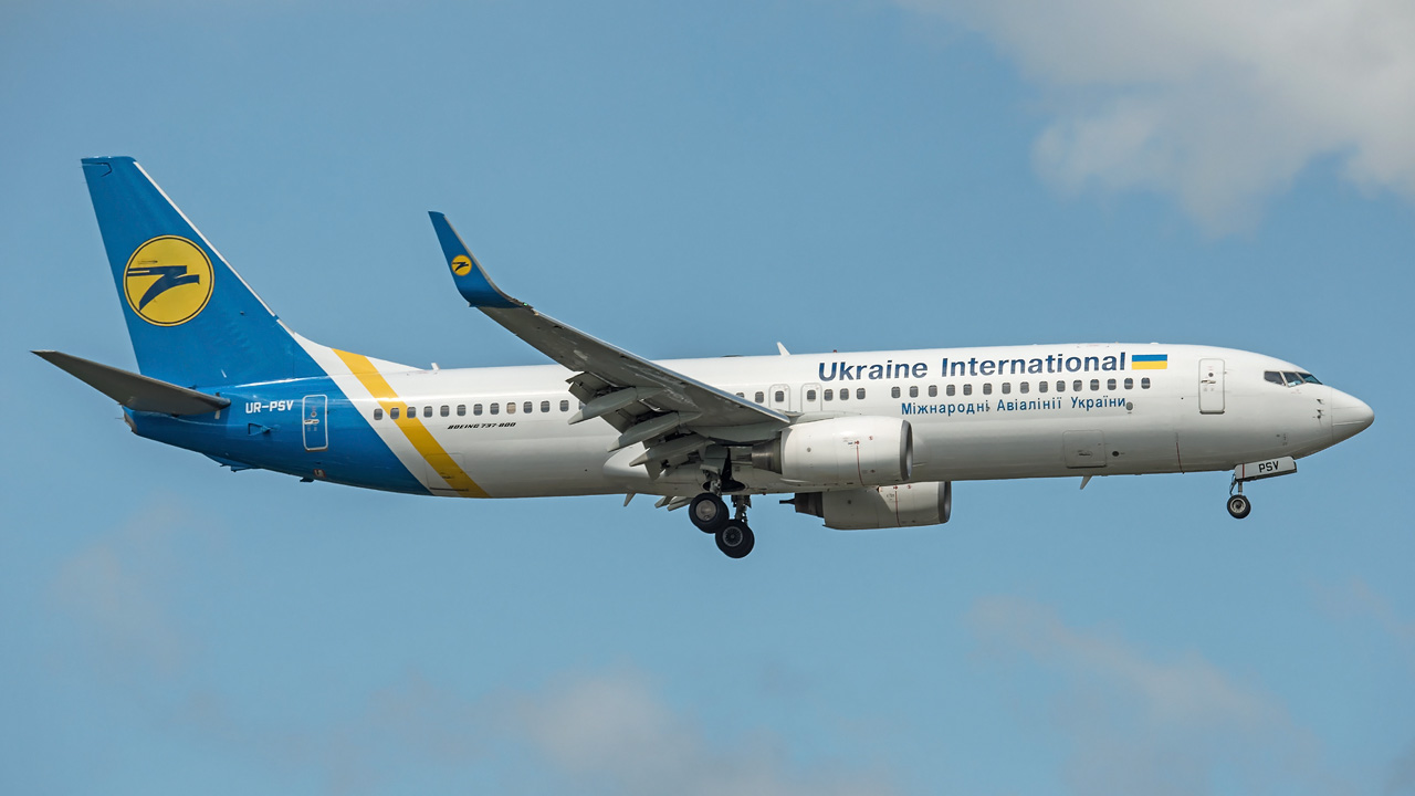 UR-PSV Ukraine International Boeing 737-800