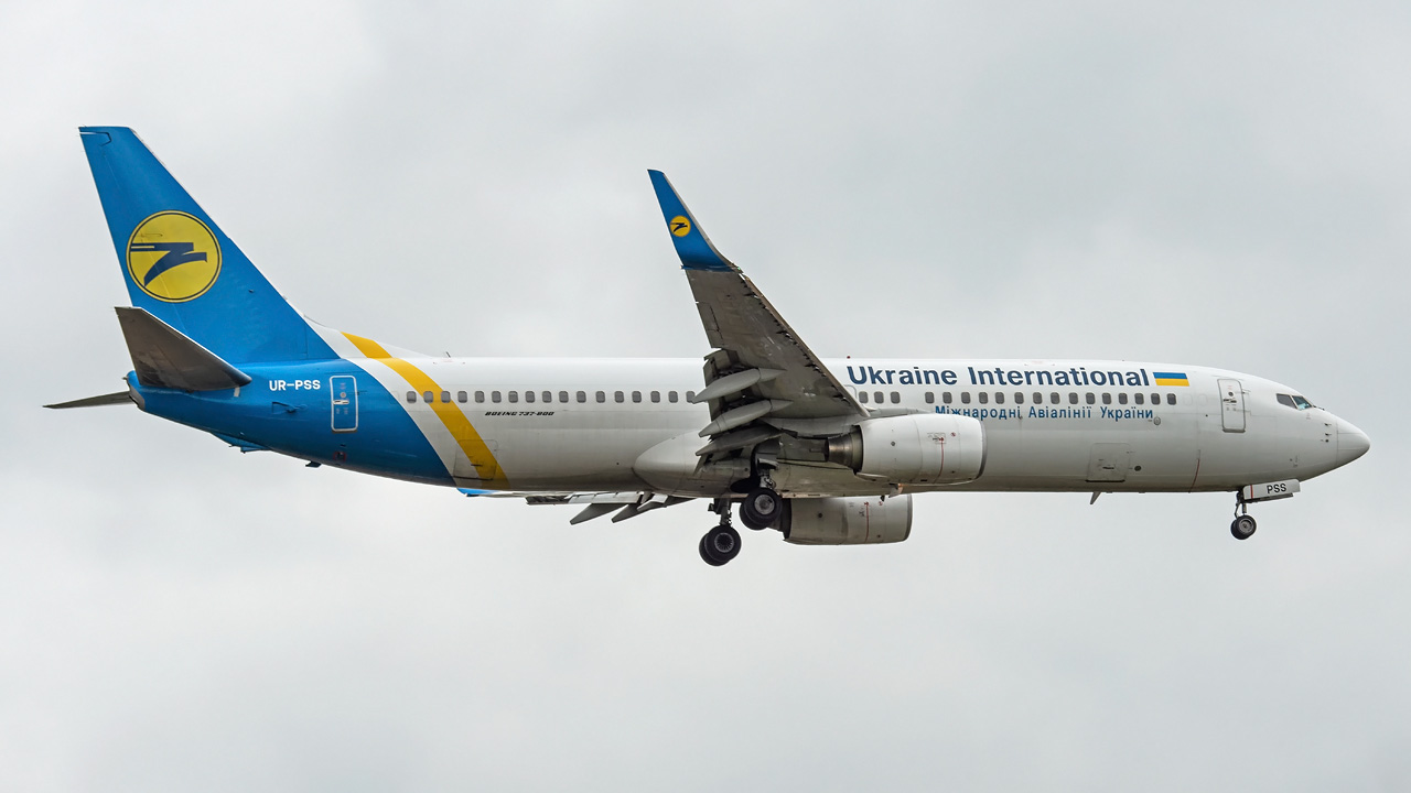 UR-PSS Ukraine International Boeing 737-800