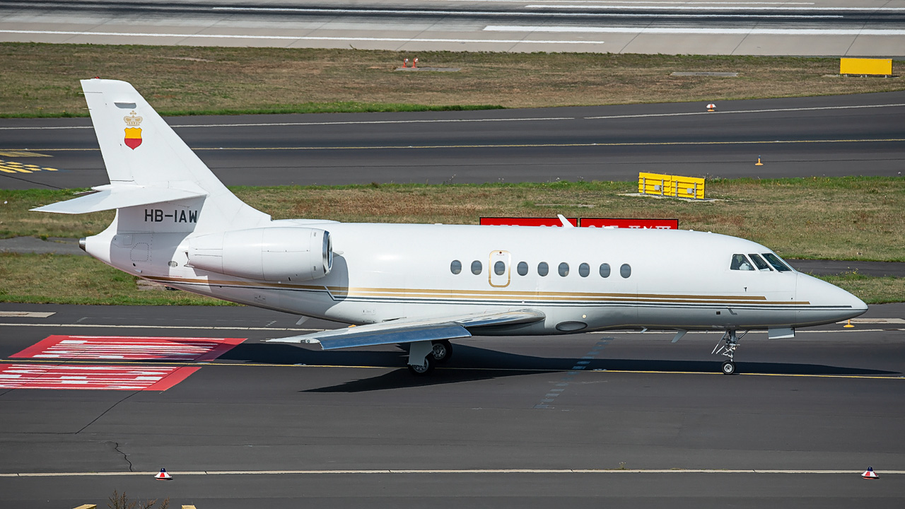 HB-IAW Private Dassault Falcon 2000