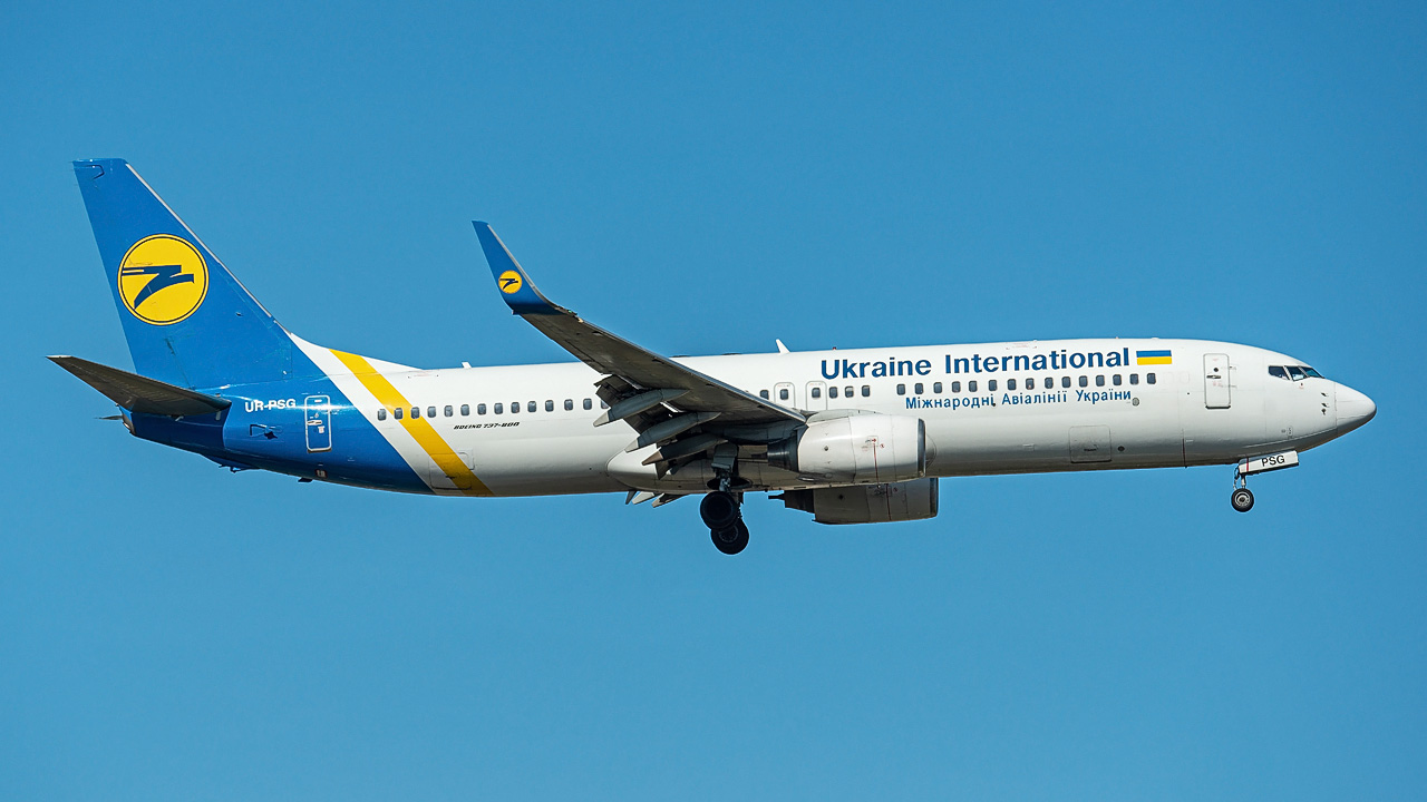 UR-PSG Ukraine International Boeing 737-800