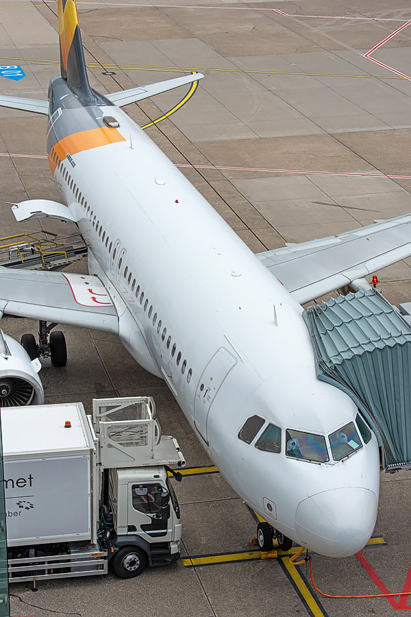 YL-LCS SmartLynx (im Auftrag von Condor) Airbus A320-200