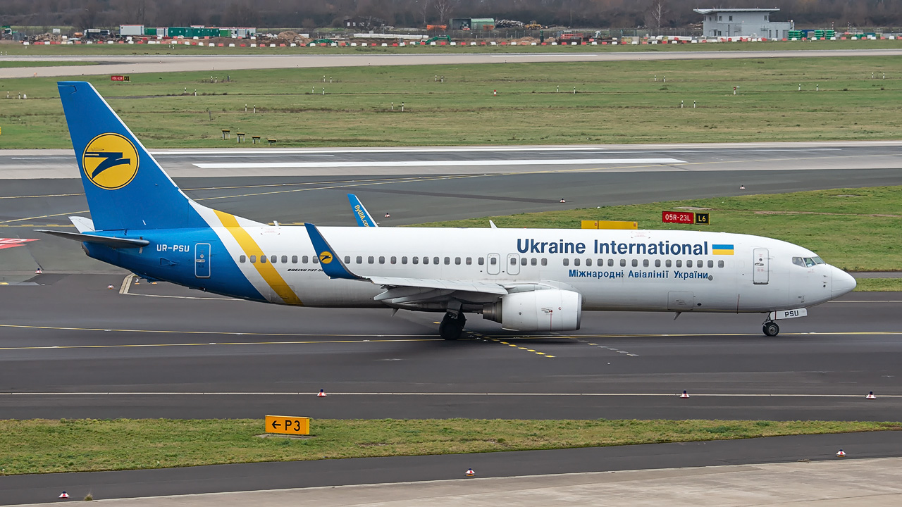 UR-PSU Ukraine International Boeing 737-800