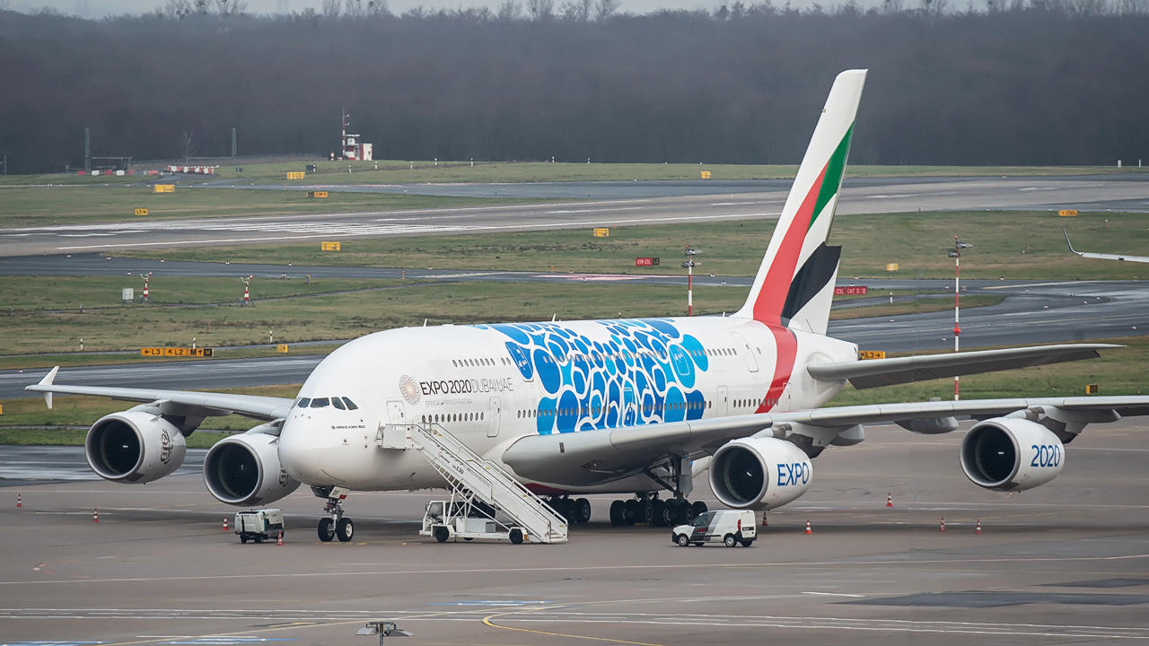 A6-EOF Emirates Airbus A380-800