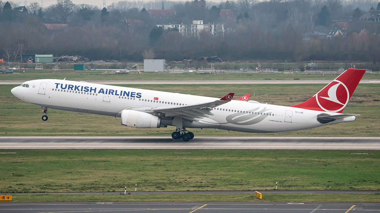 TC-LOE Turkish Airlines Airbus A330-300