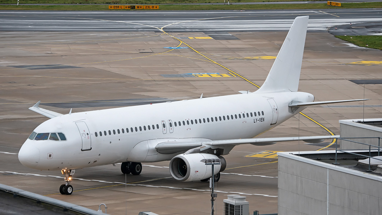LY-VEN Avion Express Airbus A320-200