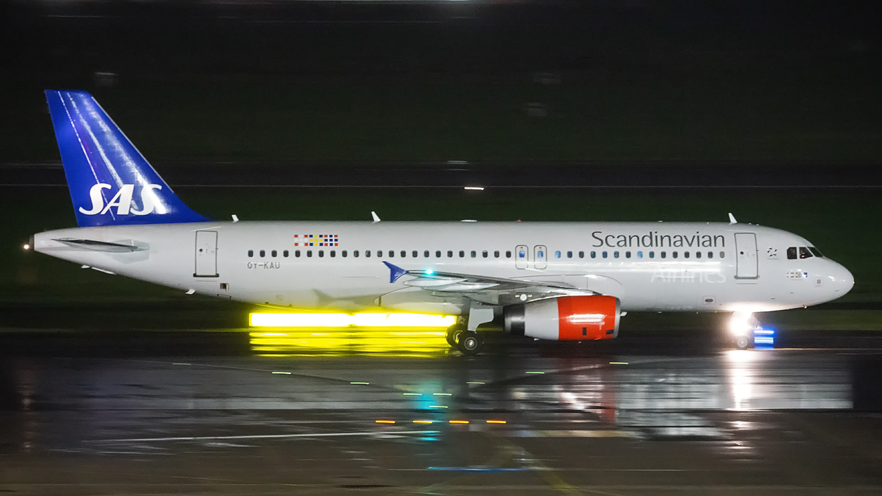 OY-KAU Scandinavian Airlines Airbus A320-200