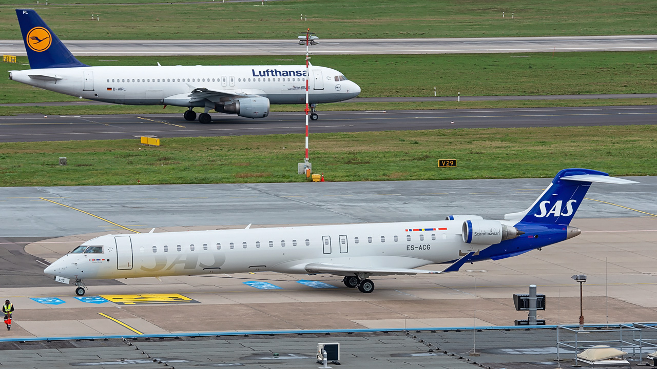 ES-ACG Scandinavian Airlines (SAS) Canadair CRJ900