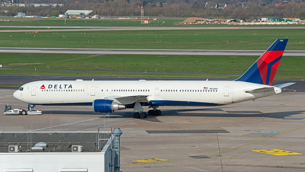 N832MH Delta Airlines Boeing 767-400(ER)