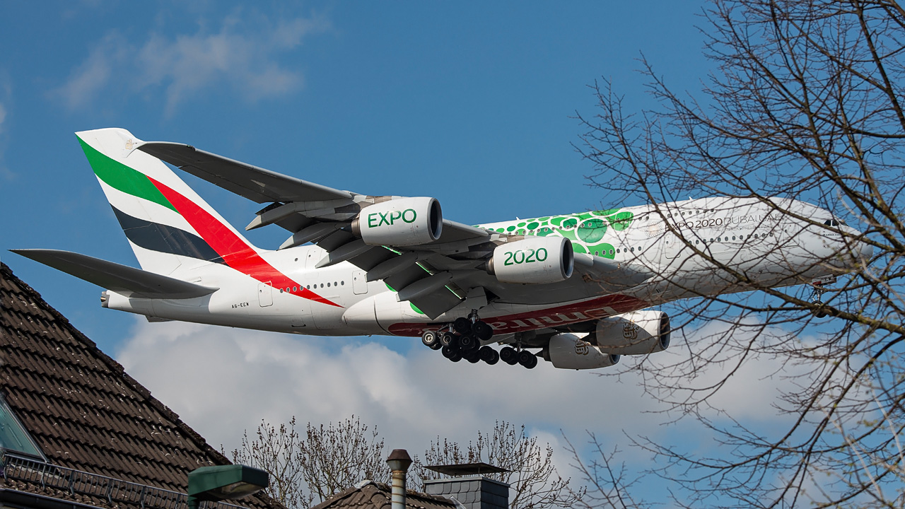 A6-EEW Emirates Airbus A380-800