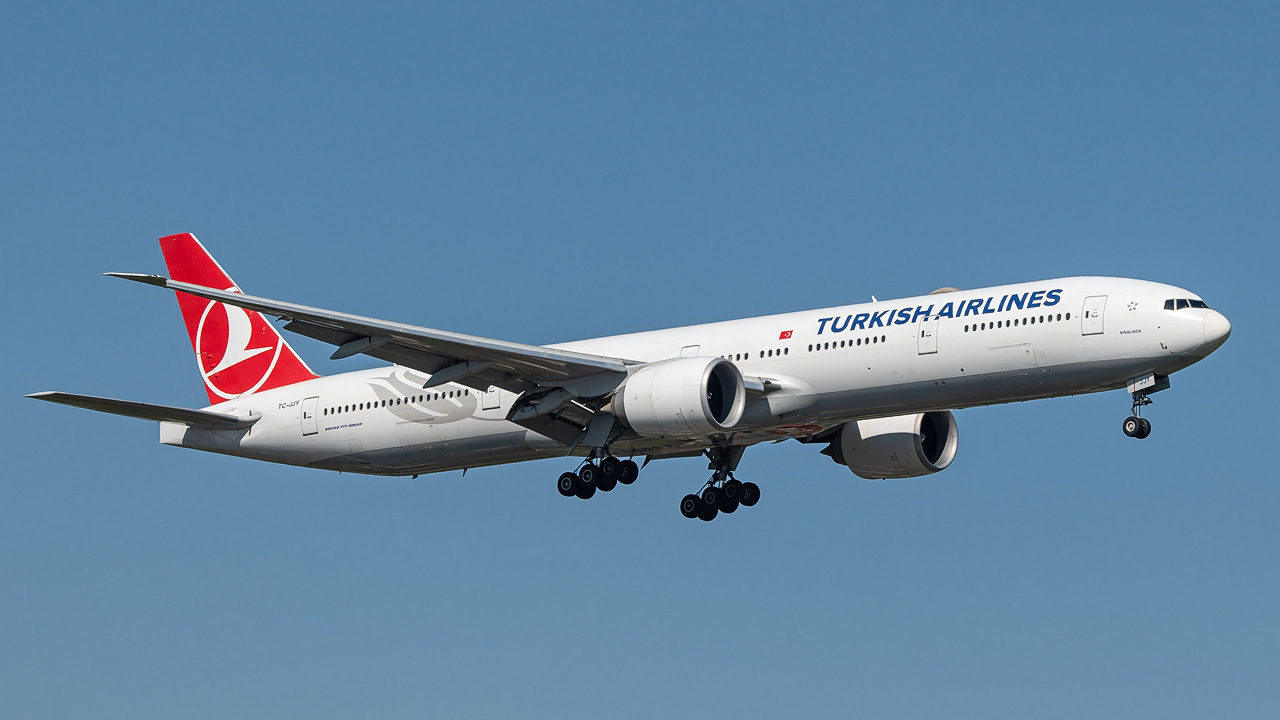 TC-JJY Turkish Airlines Boeing 777-300(ER)