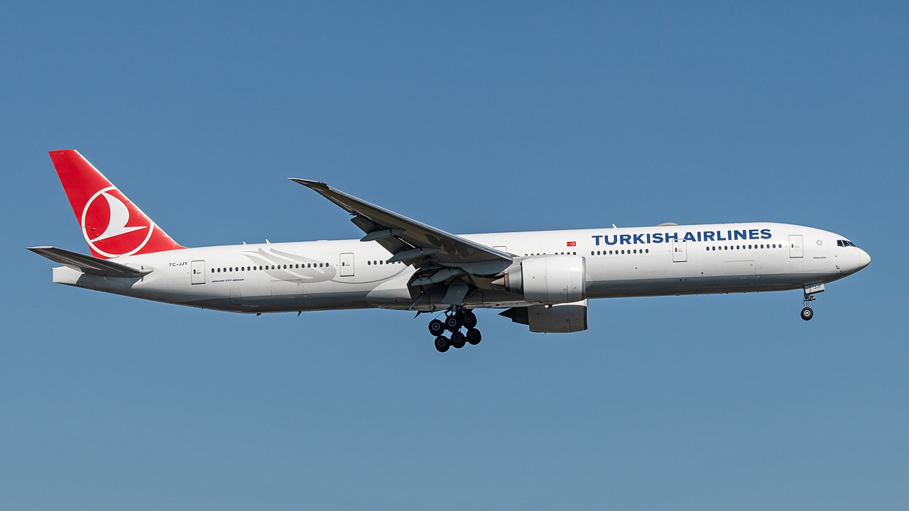 TC-JJY Turkish Airlines Boeing 777-300(ER)