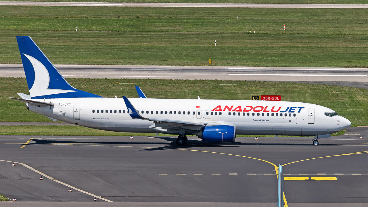 TC-JKV AnadoluJet Boeing 737-800