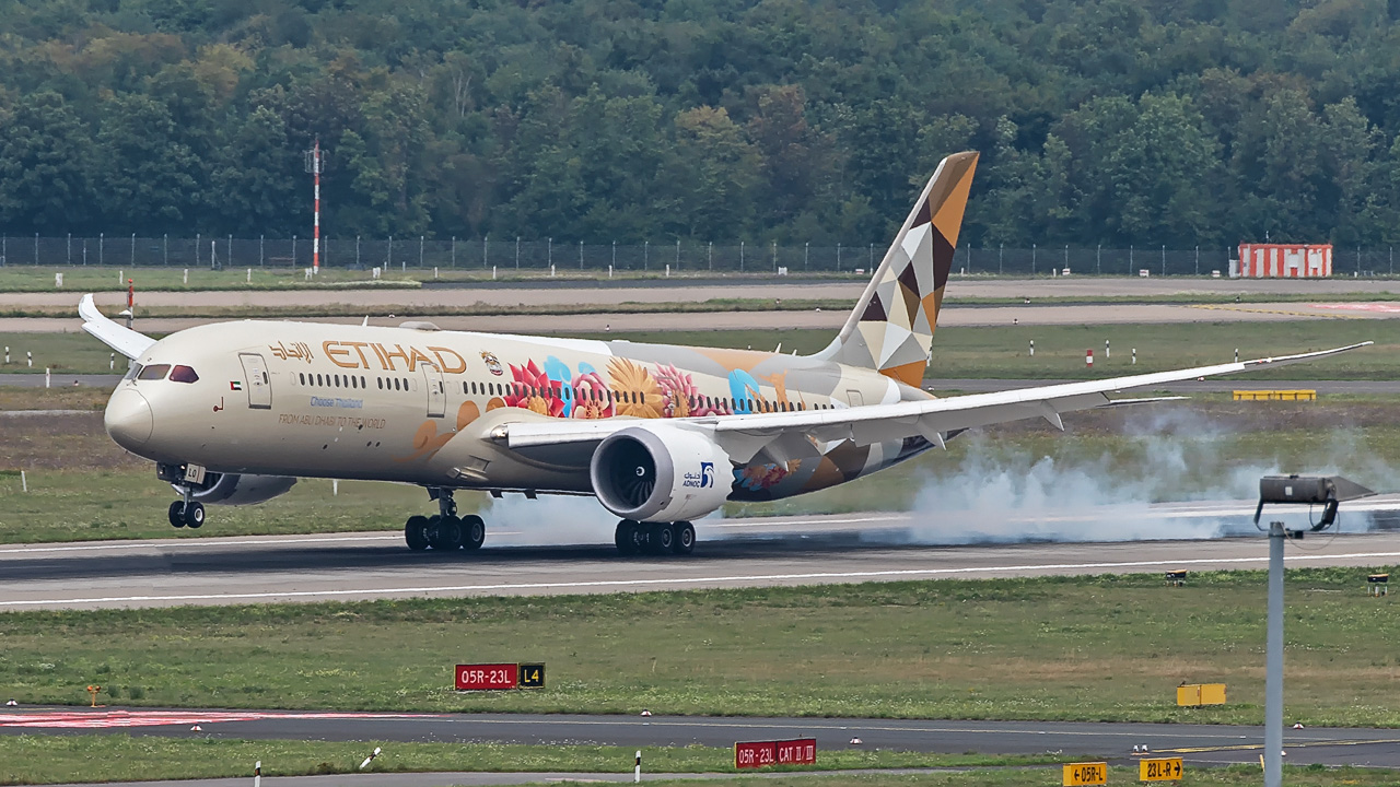 A6-BLO Etihad Airways Boeing 787-9