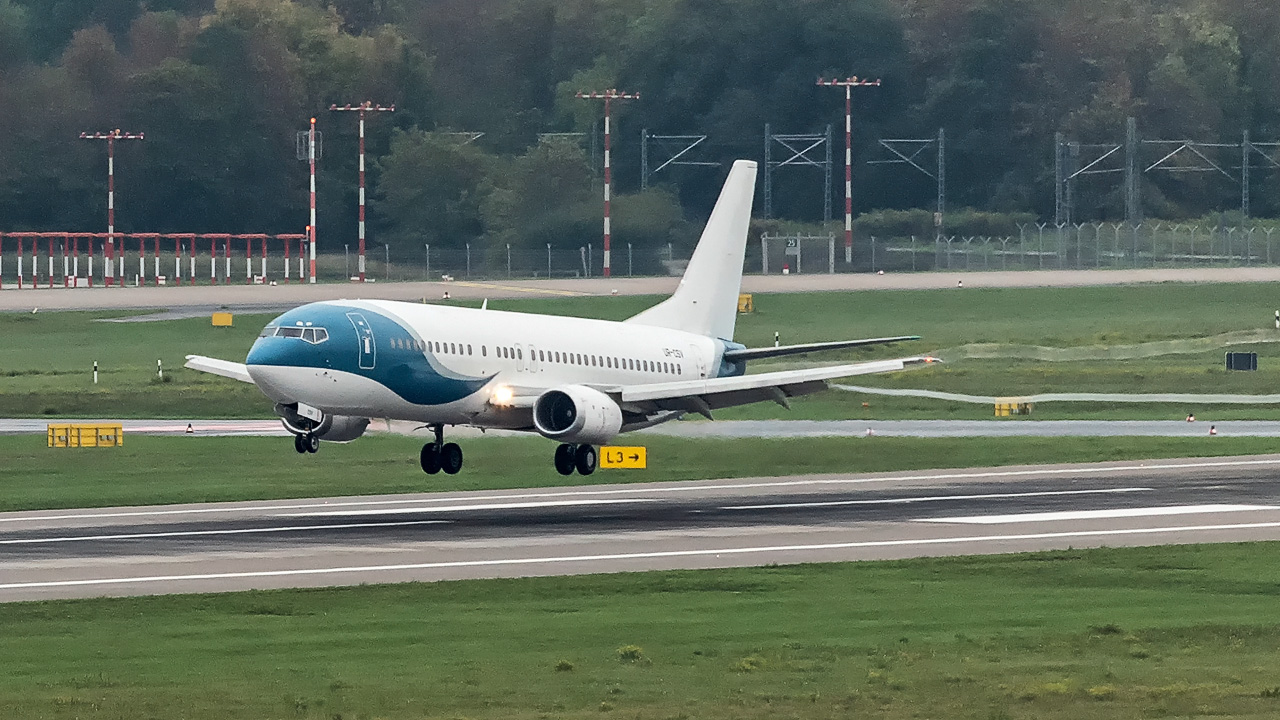 UR-CSV Jonica Boeing 737-400
