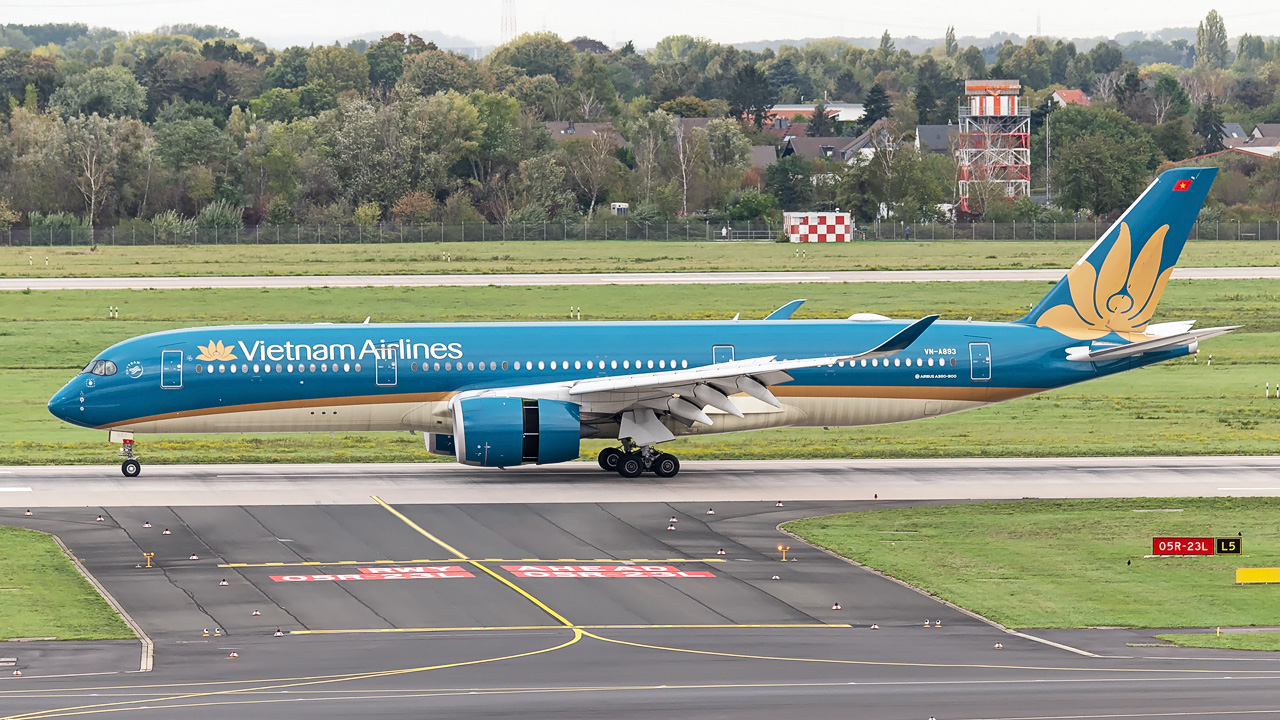 VN-A893 Vietnam Airlines Airbus A350-900