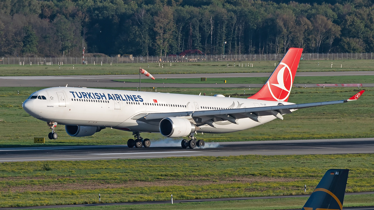 TC-JOF Turkish Airlines Airbus A330-300