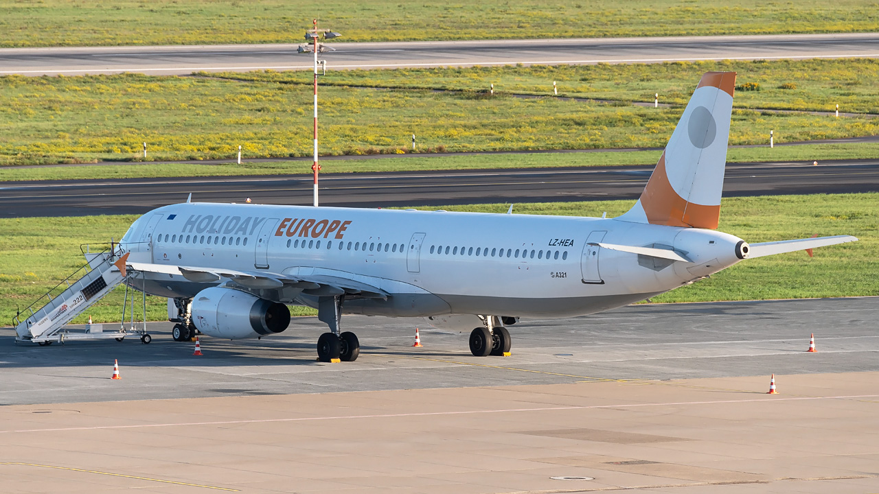 LZ-HEA Holiday Europe Airbus A321-200