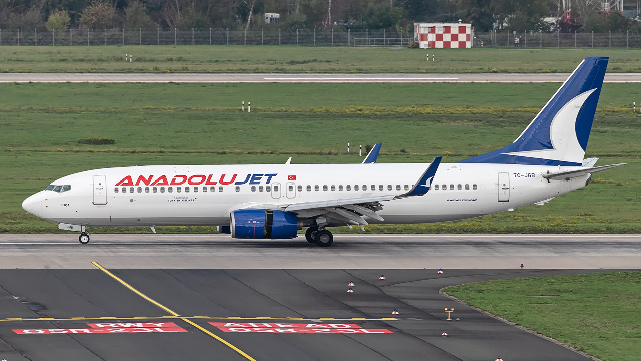 TC-JGB AnadoluJet Boeing 737-800