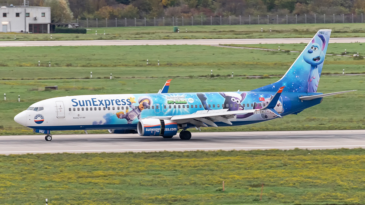 TC-SNU SunExpress Boeing 737-800