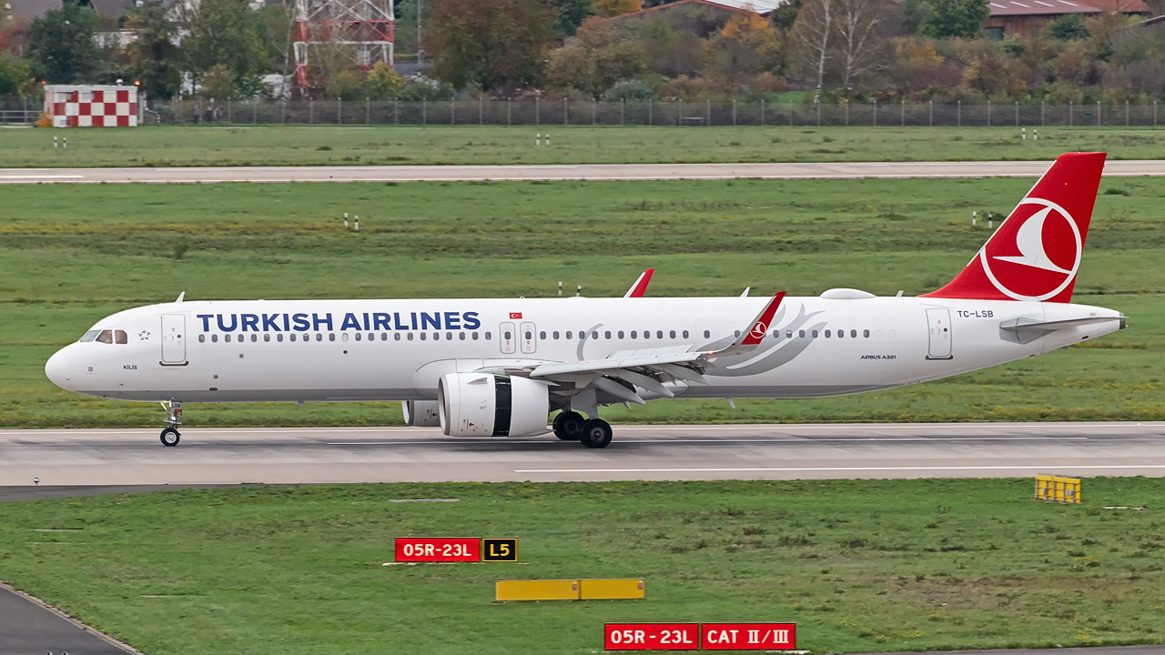TC-LSB Turkish Airlines Airbus A321-200neo
