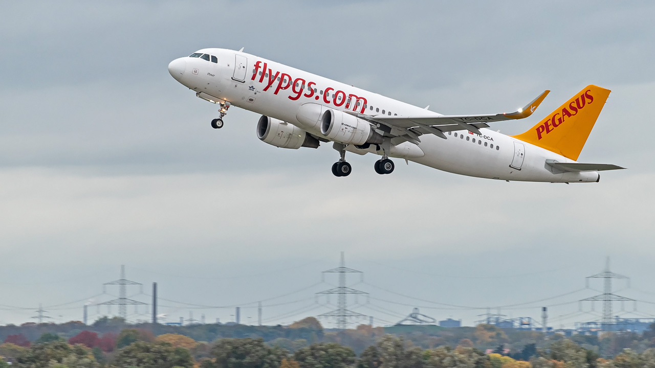 TC-DCA Pegasus Airlines Airbus A320-200/S