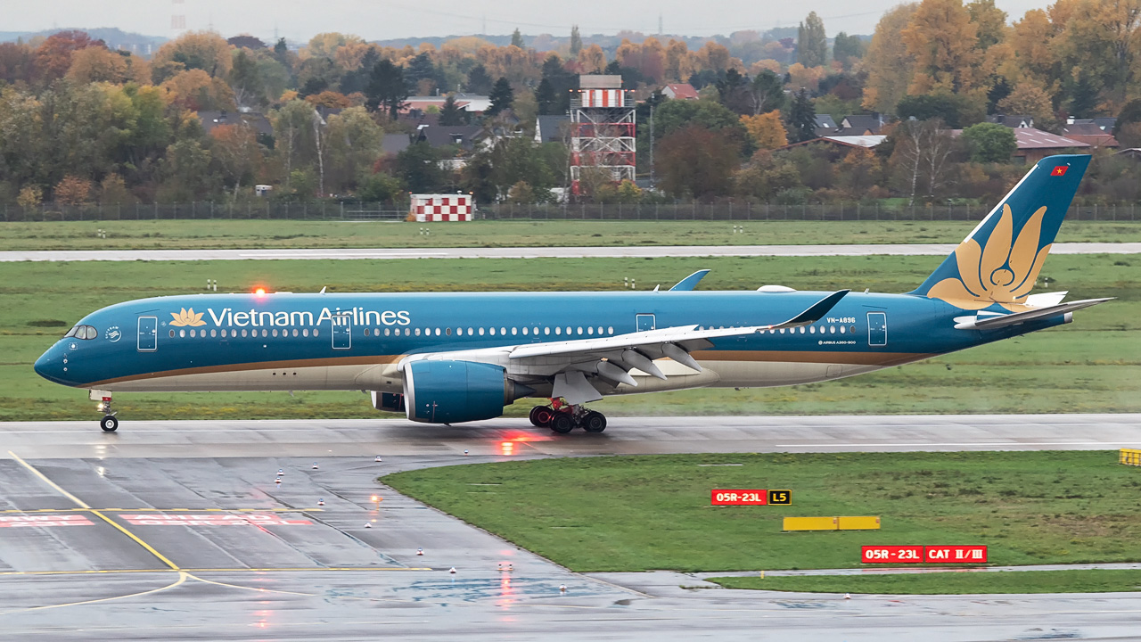 VN-A896 Vietnam Airlines Airbus A350-900