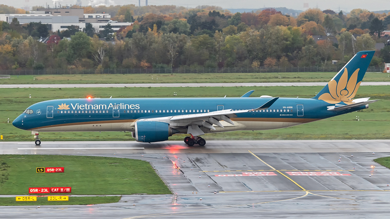 VN-A896 Vietnam Airlines Airbus A350-900