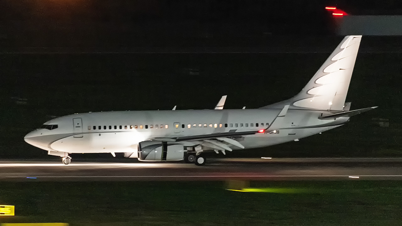 M-URUS Global Jet Luxembourg Boeing 737-700(BBJ)