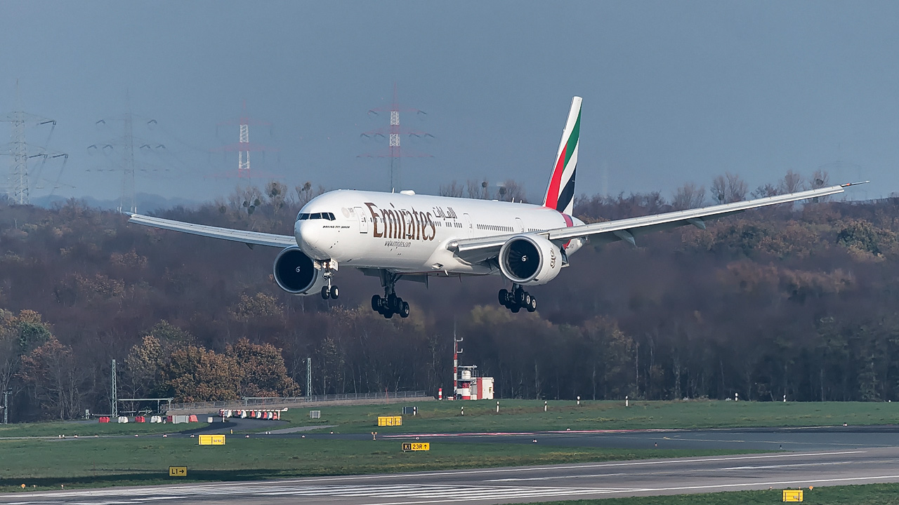 A6-ECX Emirates Boeing 777-300(ER)