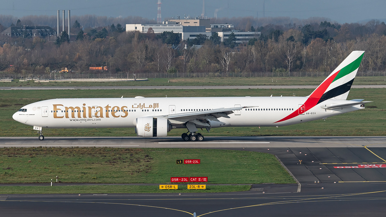 A6-ECX Emirates Boeing 777-300(ER)