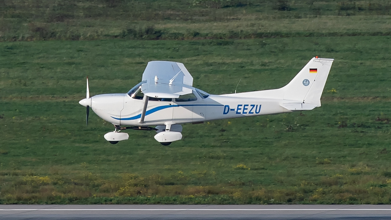 D-EEZU Reims-Cessna FR172H Rocket