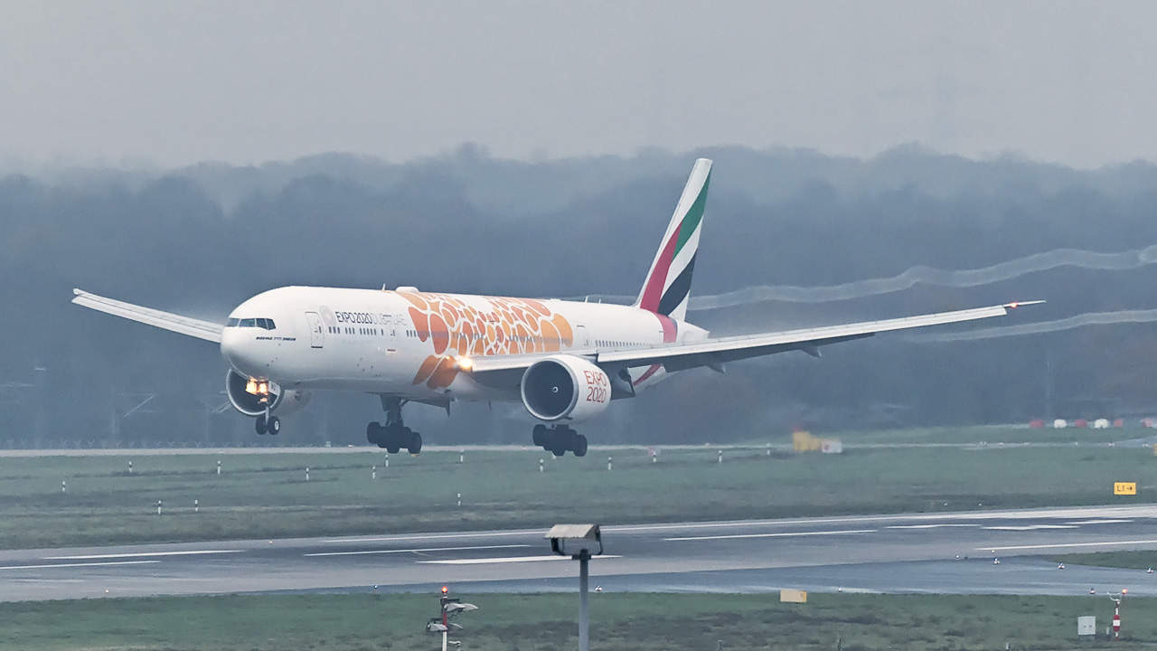 A6-ENG Emirates Boeing 777-300(ER)