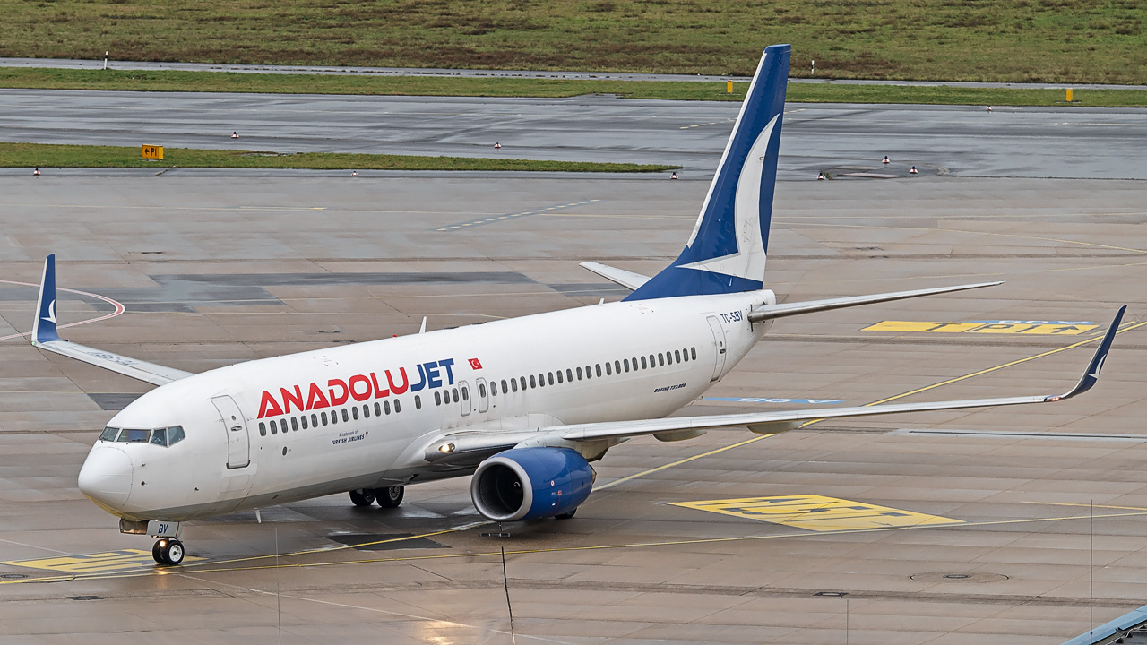 TC-SBV AnadoluJet Boeing 737-800