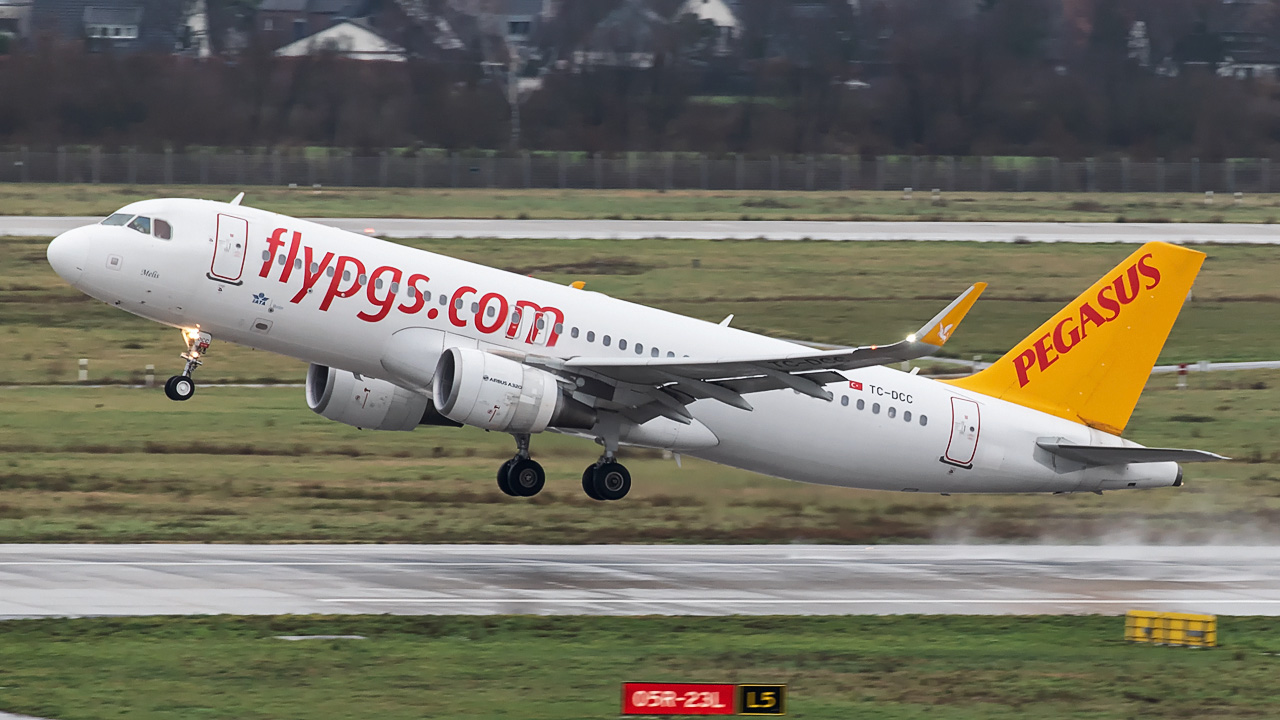 TC-DCC Pegasus Airlines Airbus A320-200/S