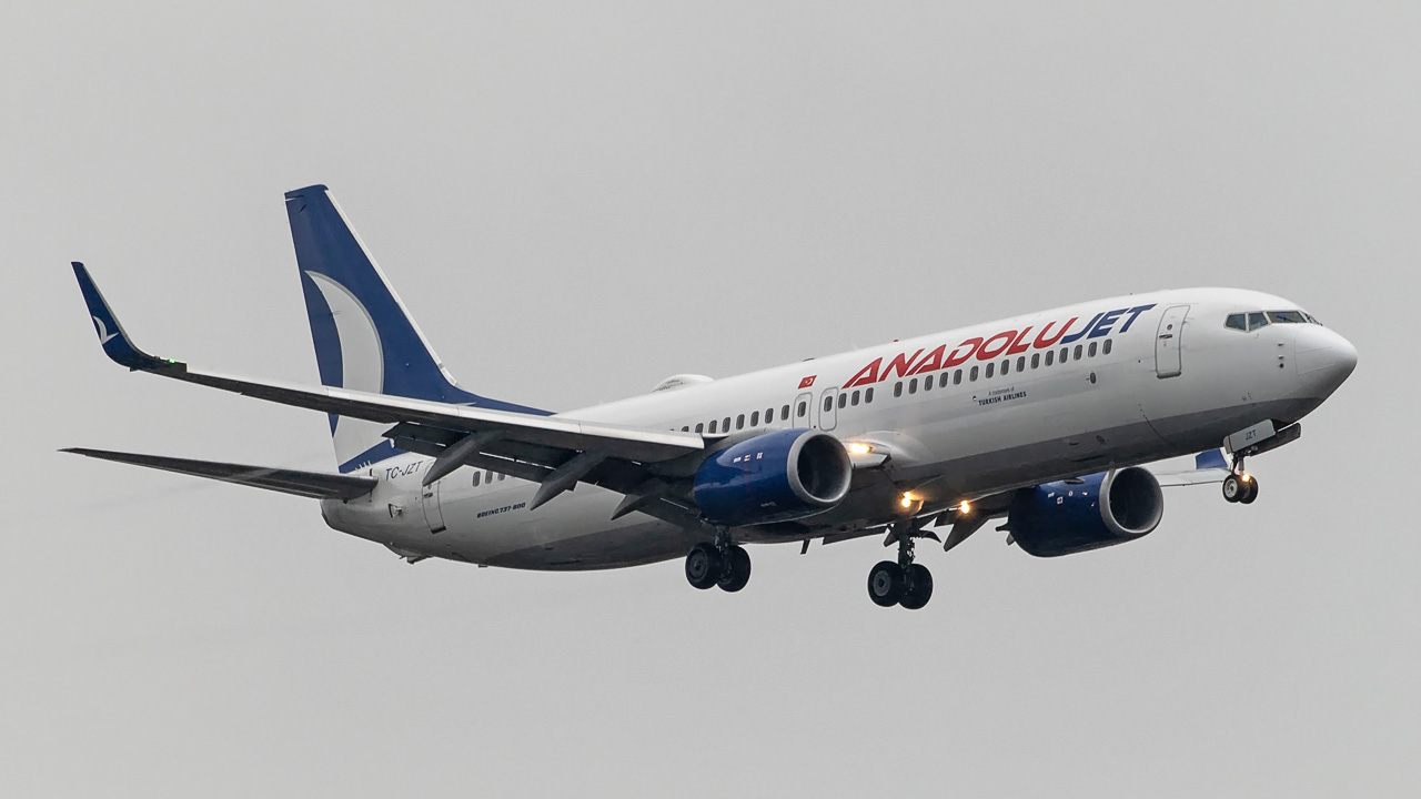 TC-JZT AnadoluJet Boeing 737-800