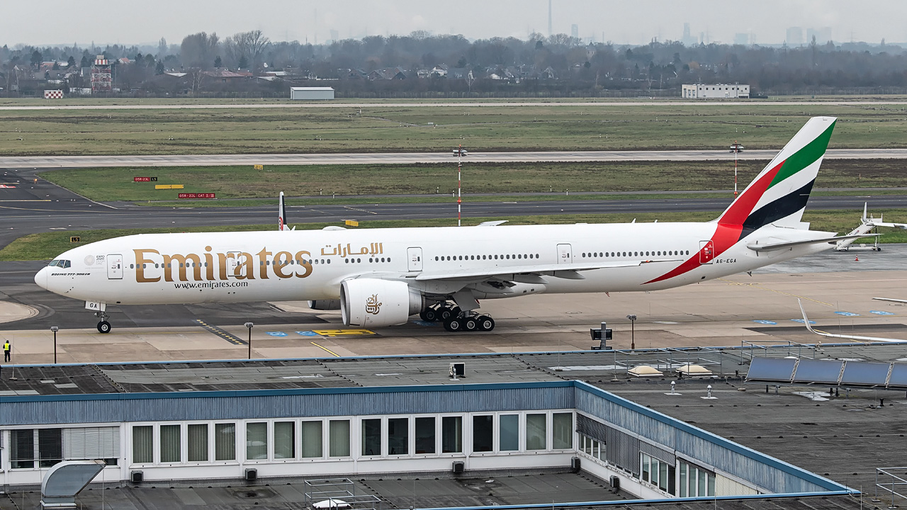 A6-EGA Emirates Boeing 777-300(ER)