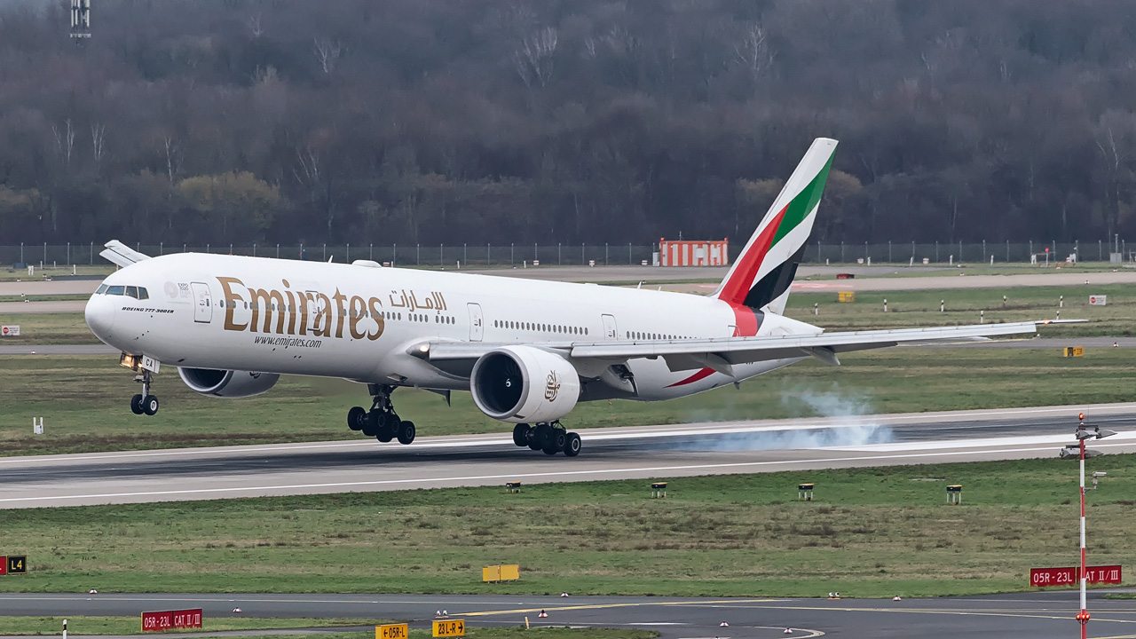 A6-ECA Emirates Boeing 777-300(ER)