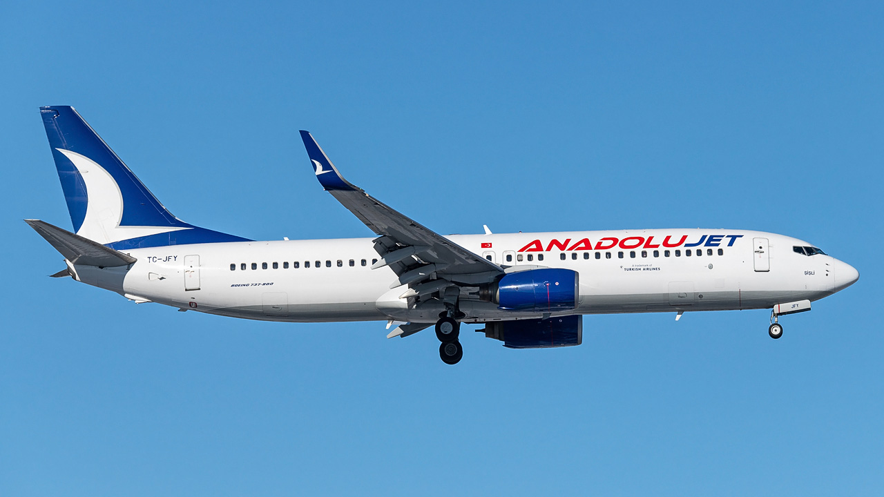 TC-JFY AnadoluJet Boeing 737-800