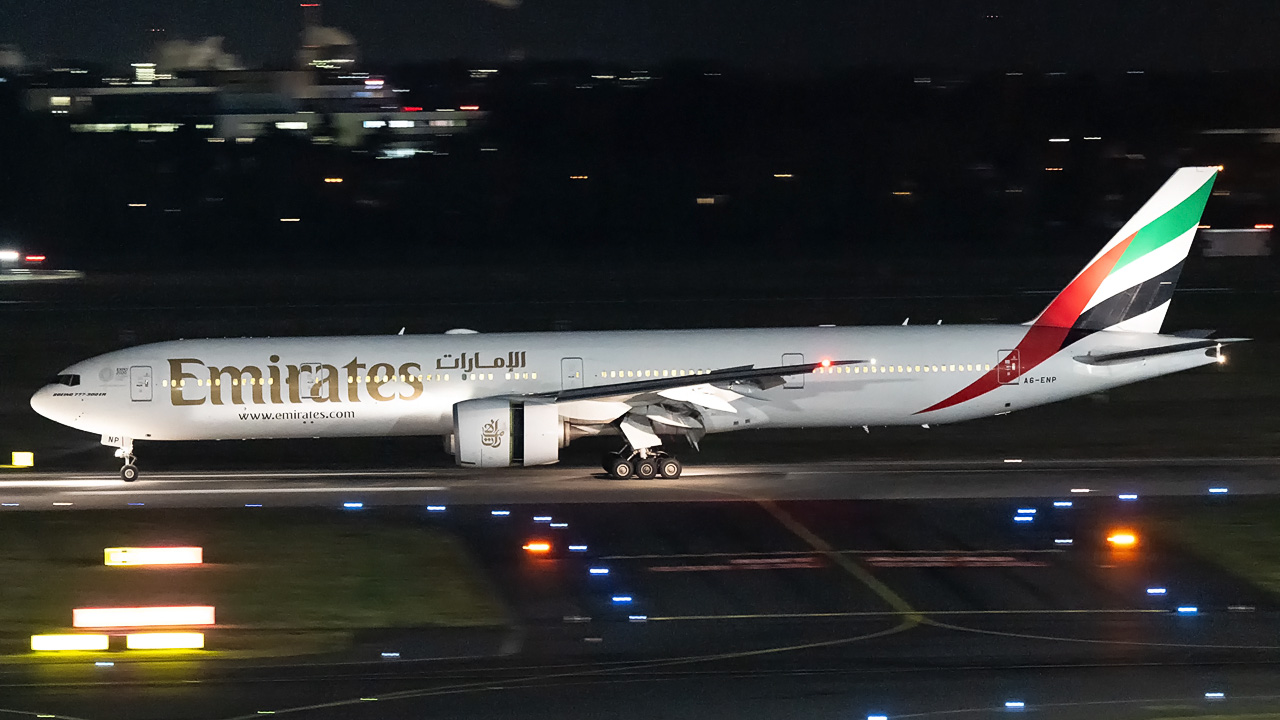 A6-ENP Emirates Boeing 777-300(ER)