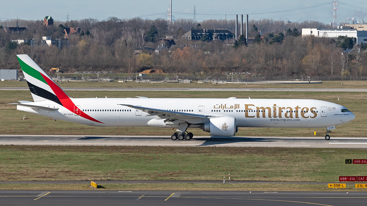 A6-ECH Emirates Boeing 777-300(ER)
