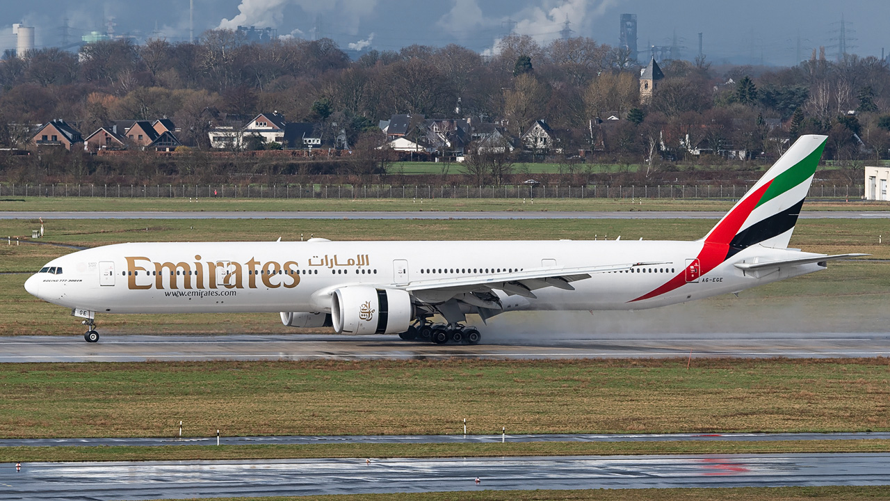 A6-EGE Emirates Boeing 777-300(ER)