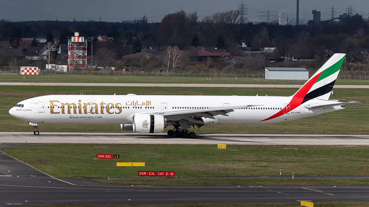 A6-EPM Emirates Boeing 777-300(ER)