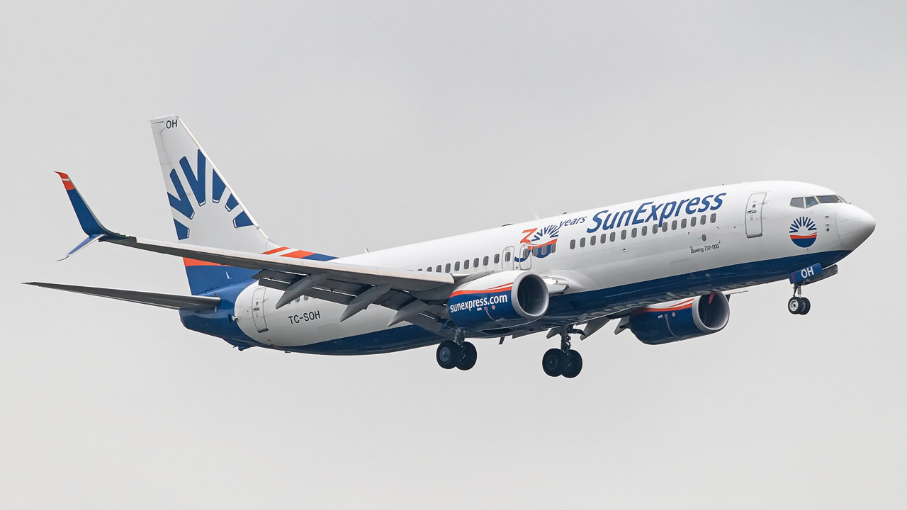 TC-SOH SunExpress Boeing 737-800