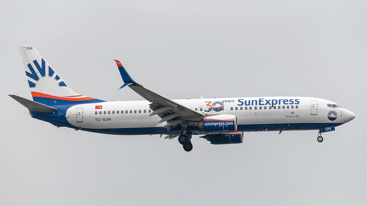 TC-SOH SunExpress Boeing 737-800