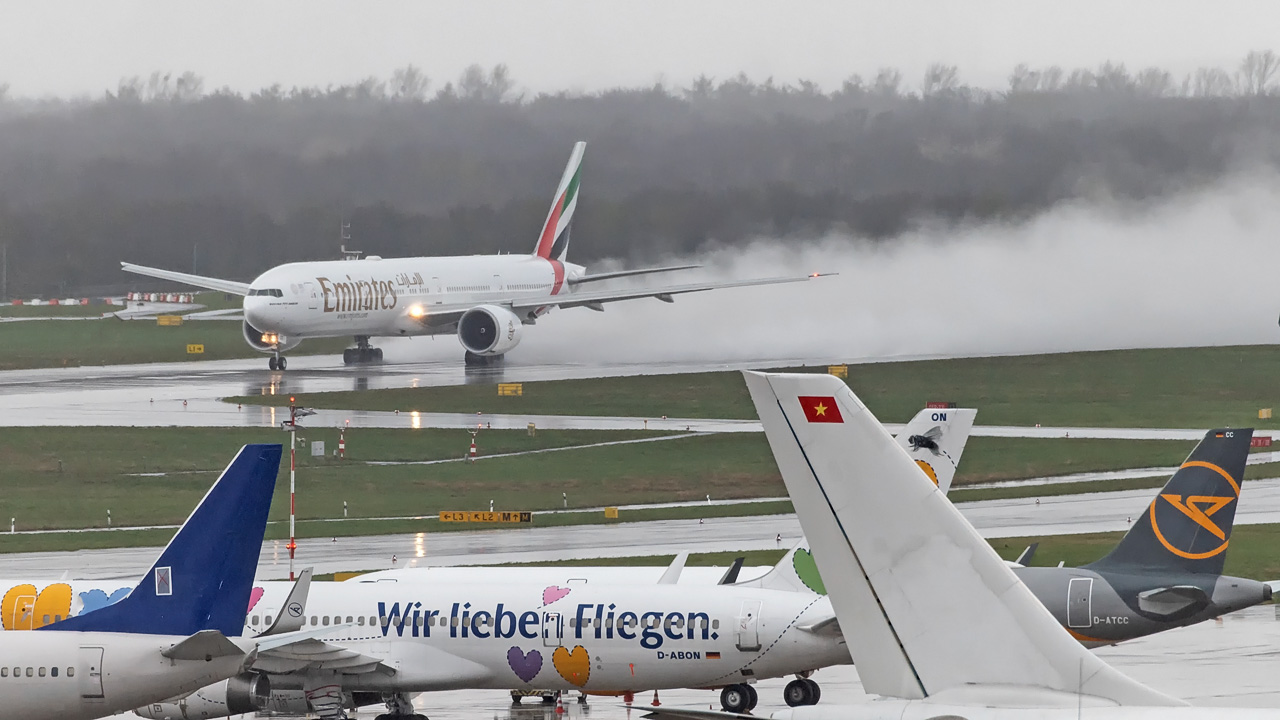 A6-EDE Emirates Boeing 777-300(ER)