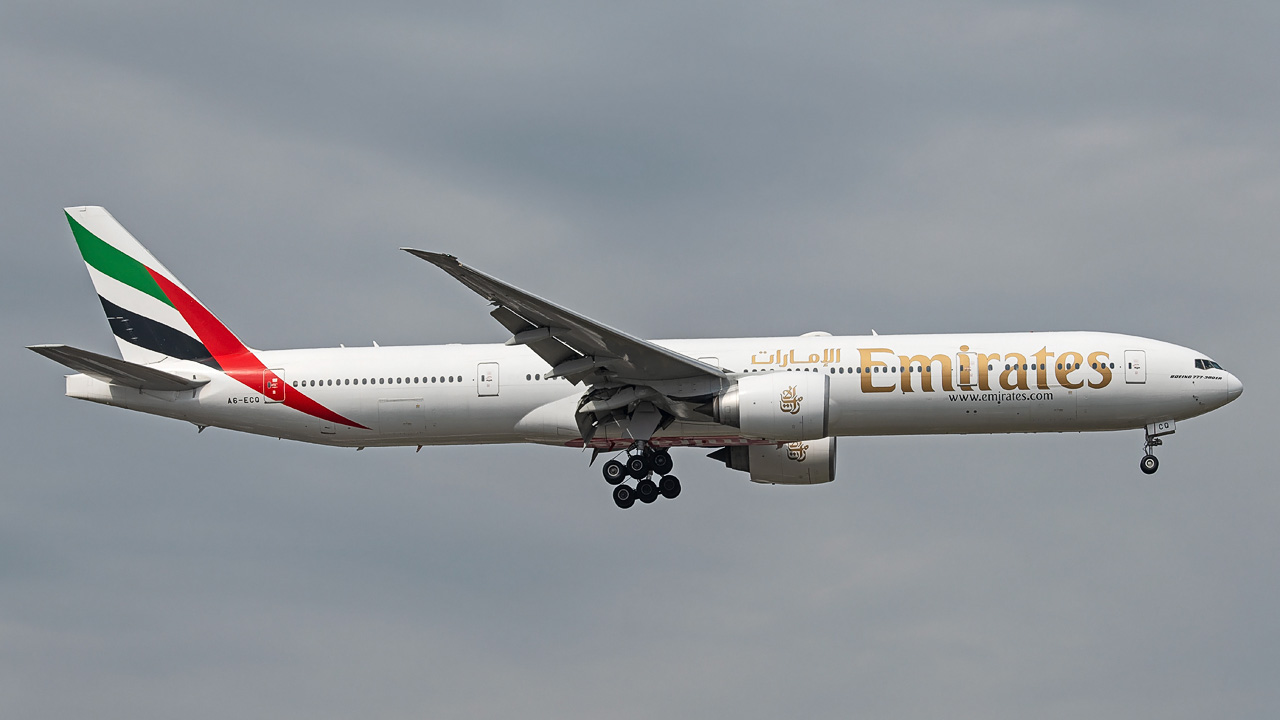 A6-ECQ Emirates Boeing 777-300(ER)