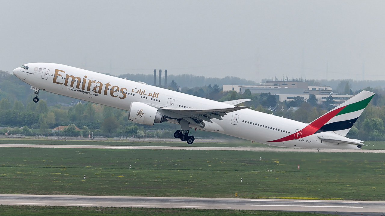 A6-EGF Emirates Boeing 777-300(ER)