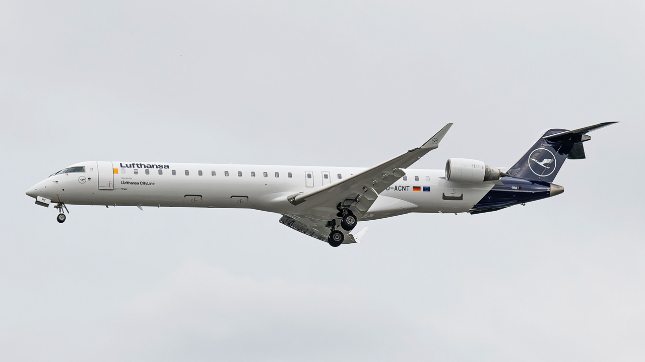 D-ACNT Lufthansa CityLine Canadair CRJ900