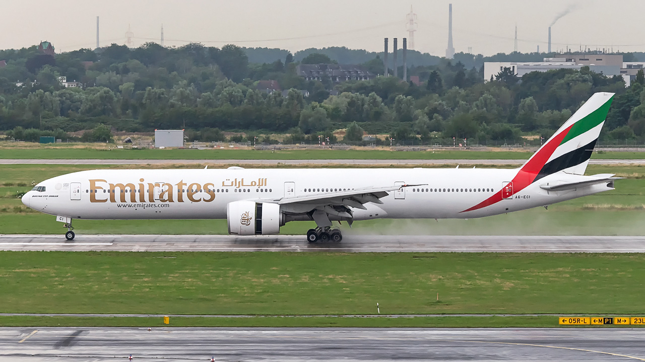 A6-ECI Emirates Boeing 777-300(ER)